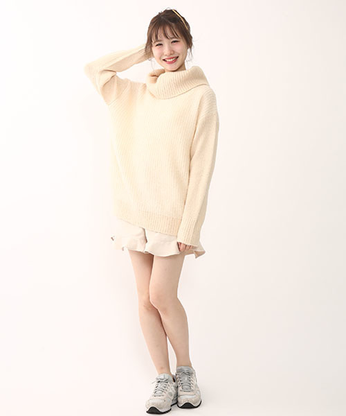 one after another NICE CLAUP（ワンアフターアナザーナイスクラップ）の「【ナイスクラップ】片畦タートルネックニット（ニット/セーター・レディース・サックスブルー/ブラック系その他/アイボリー・FREE）」の4枚目の写真