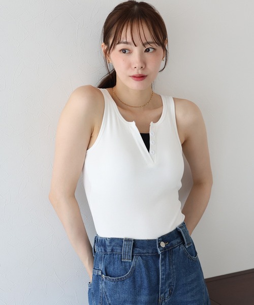 BLUEEAST（ブルーイースト）の「カップ付きレイヤード風タンクトップ（タンクトップ・レディース・ブラック/ホワイト/グレー・MEDIUM）」の5枚目の写真