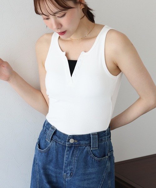 BLUEEAST（ブルーイースト）の「カップ付きレイヤード風タンクトップ（タンクトップ・レディース・ブラック/ホワイト/グレー・MEDIUM）」の6枚目の写真