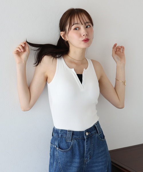 BLUEEAST（ブルーイースト）の「カップ付きレイヤード風タンクトップ（タンクトップ・レディース・ブラック/ホワイト/グレー・MEDIUM）」の7枚目の写真