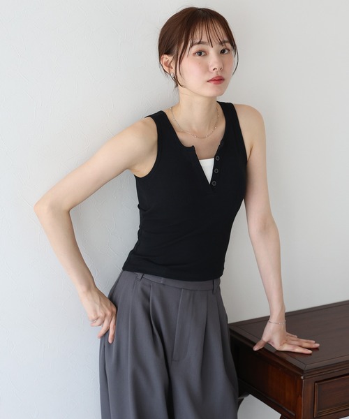 BLUEEAST（ブルーイースト）の「カップ付きレイヤード風タンクトップ（タンクトップ・レディース・ブラック/ホワイト/グレー・MEDIUM）」の11枚目の写真