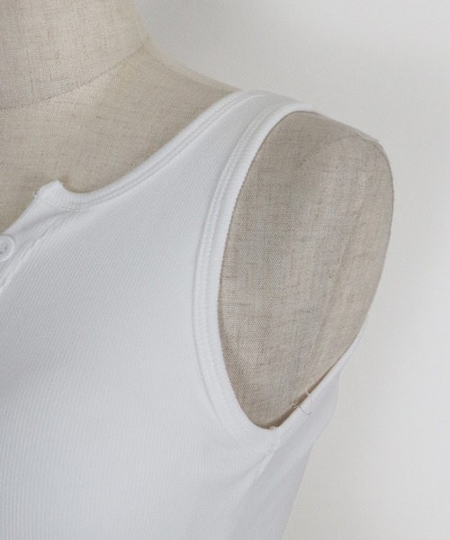 BLUEEAST（ブルーイースト）の「カップ付きレイヤード風タンクトップ（タンクトップ・レディース・ブラック/ホワイト/グレー・MEDIUM）」の22枚目の写真