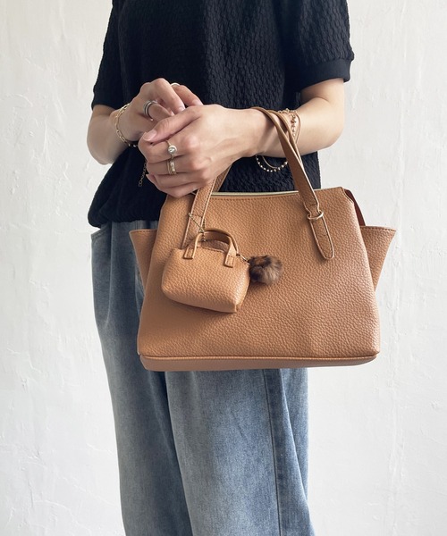 ikka（イッカ）の「【雑誌InRed1月・2月合併号掲載】合皮2WAYオヤコミニボストン（ボストンバッグ・レディース・ブラック/オレンジ/ダークベージュ・FREE）」の3枚目の写真