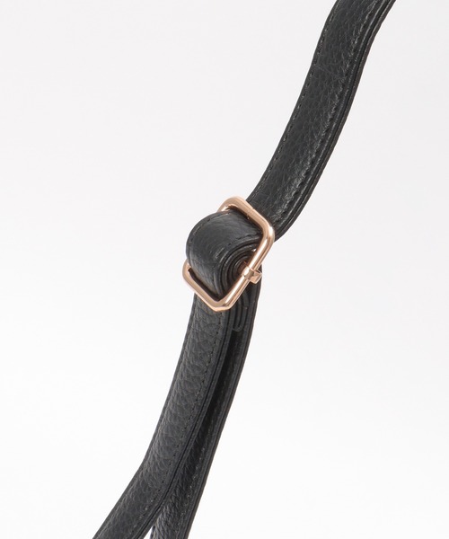 ikka（イッカ）の「【雑誌InRed1月・2月合併号掲載】合皮2WAYオヤコミニボストン（ボストンバッグ・レディース・ブラック/オレンジ/ダークベージュ・FREE）」の10枚目の写真