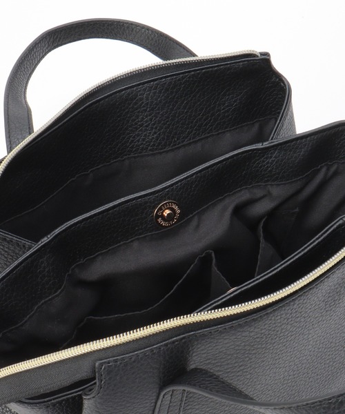 ikka（イッカ）の「【雑誌InRed1月・2月合併号掲載】合皮2WAYオヤコミニボストン（ボストンバッグ・レディース・ブラック/オレンジ/ダークベージュ・FREE）」の9枚目の写真