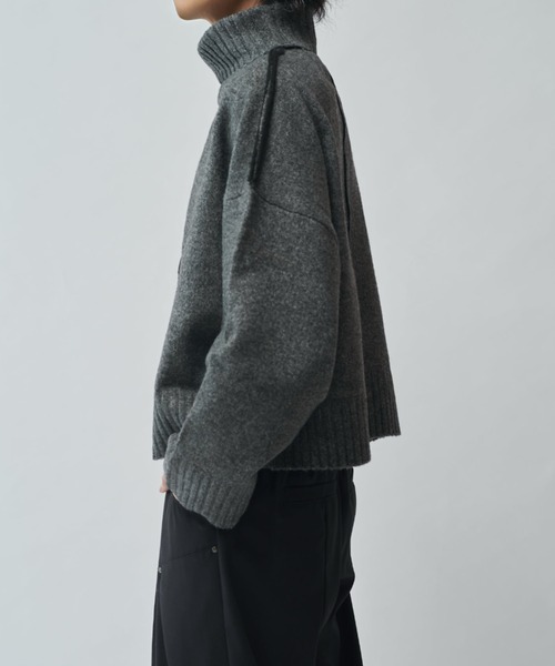 Lui's（ルイス）の「【Neucon/ニューコン】クロップドショートオーバーサイズタートルネックニット（ニット/セーター・メンズ・グレー/サックスブルー/ブラック・2/1）」の13枚目の写真