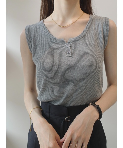 amel（エイメル）の「【RE ARRIVAL】ボタンネックリブタンクトップ / グレー（Tシャツ/カットソー・レディース・グレー・FREE）」の5枚目の写真