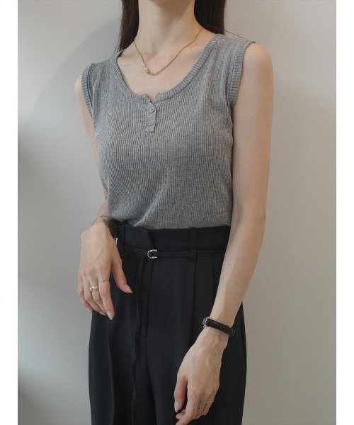 amel（エイメル）の「【RE ARRIVAL】ボタンネックリブタンクトップ / グレー（Tシャツ/カットソー・レディース・グレー・FREE）」の7枚目の写真