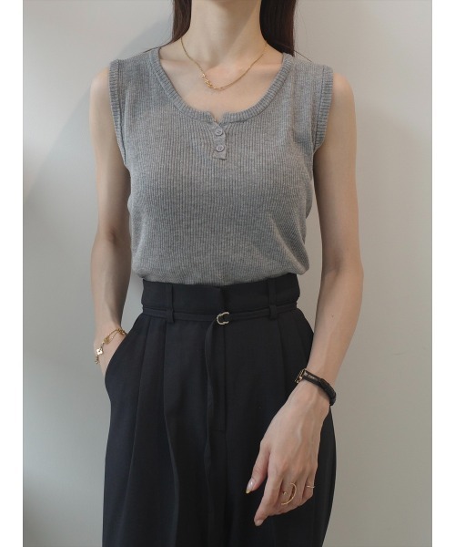 amel（エイメル）の「【RE ARRIVAL】ボタンネックリブタンクトップ / グレー（Tシャツ/カットソー・レディース・グレー・FREE）」の8枚目の写真