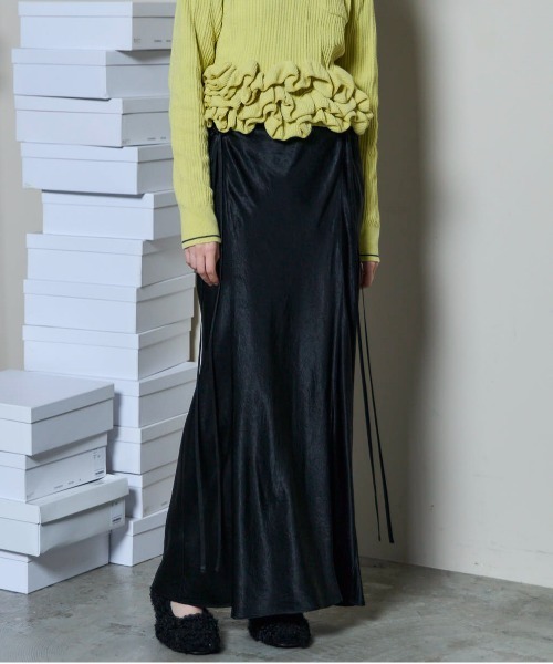 MAISON SPECIAL（メゾンスペシャル）の「Ribbon Satin Mermaid Skirt/リボンサテンマーメイドスカート（スカート・レディース・カーキ/ピンク/ブラック・36/38）」の2枚目の写真
