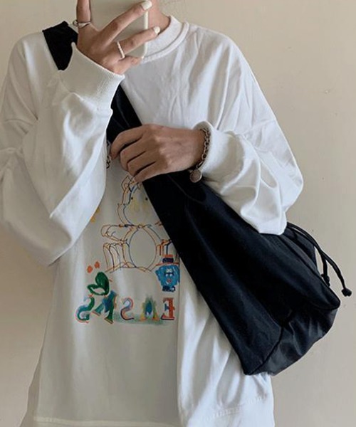 SANSeLF(サンセルフ)の「【SANSeLF】 ビッグサイズショルダーバッグ ドローストリング仕様 ワイドストラップ saa25a040(ショルダーバッグ・レディース・ブラック・FREE)」の3枚目の写真
