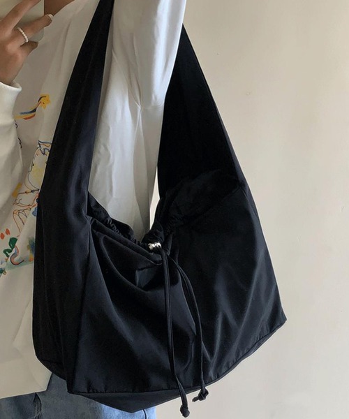 SANSeLF(サンセルフ)の「【SANSeLF】 ビッグサイズショルダーバッグ ドローストリング仕様 ワイドストラップ saa25a040(ショルダーバッグ・レディース・ブラック・FREE)」の9枚目の写真