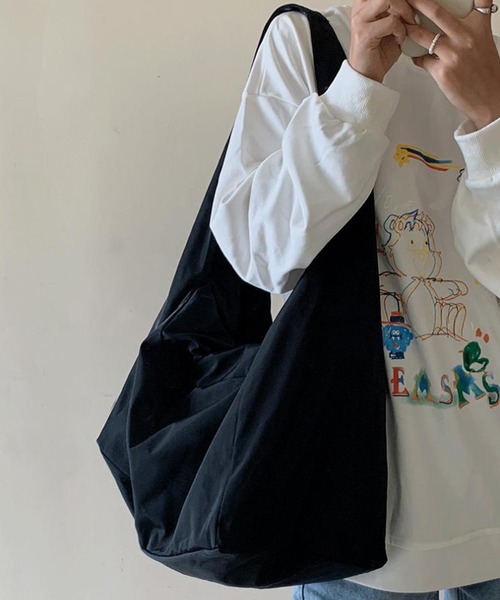 SANSeLF(サンセルフ)の「【SANSeLF】 ビッグサイズショルダーバッグ ドローストリング仕様 ワイドストラップ saa25a040(ショルダーバッグ・レディース・ブラック・FREE)」の12枚目の写真