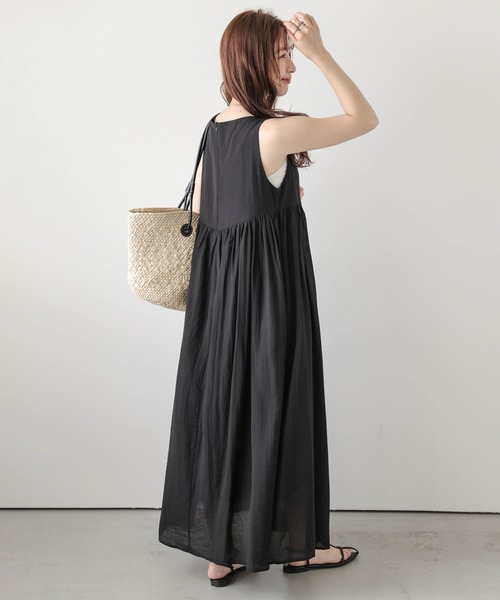 AMELY(エミリー)の「リネンライクギャザーフレアワンピース(ワンピース・レディース・ベージュ/ブラック/カーキブラウン・フリー)」の6枚目の写真