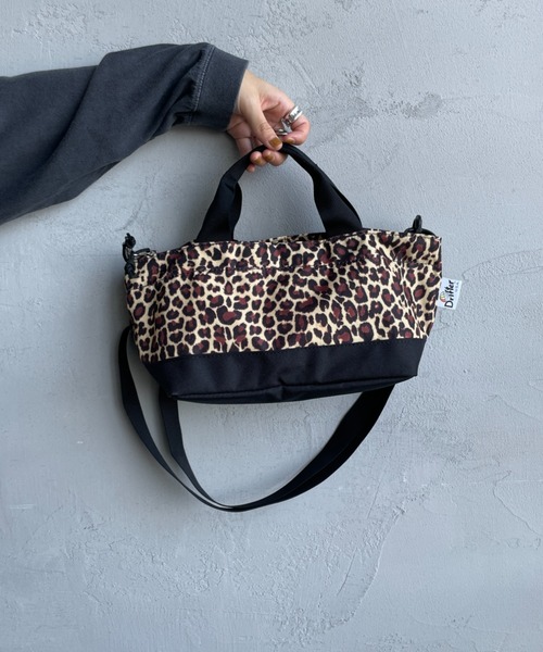 Drifter（ドリフター）の「[Drifter/ドリフター] 2WAY ワイドトートバッグ（ショルダーバッグ・レディース・ブラック/ゼブラ/レオパード・ONE SIZE）」の4枚目の写真
