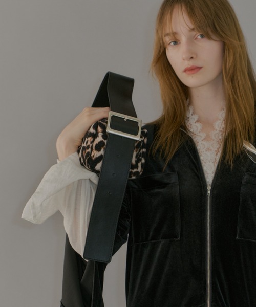 yae(ヤエ)の「Square bag / スクエアバッグ(ショルダーバッグ・レディース・レオパード/ブラック/ベージュ・FREE)」の6枚目の写真