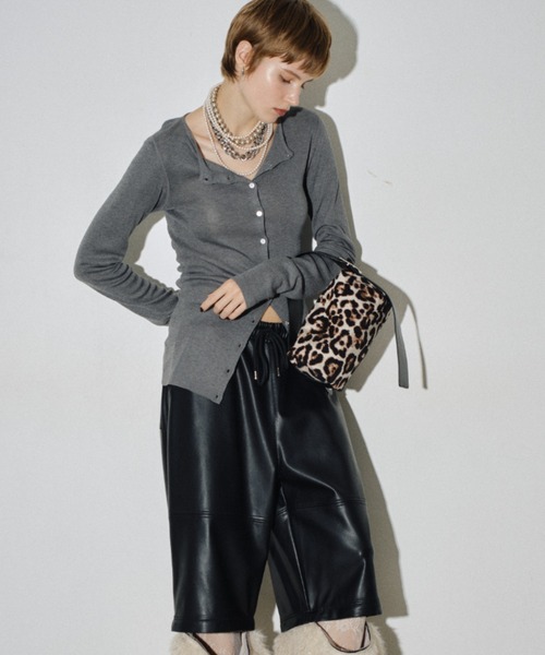 yae(ヤエ)の「Square bag / スクエアバッグ(ショルダーバッグ・レディース・レオパード/ブラック/ベージュ・FREE)」の4枚目の写真