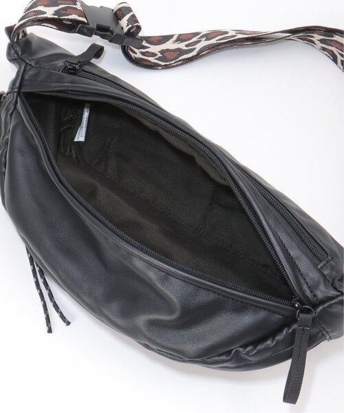 notch.(ノッチ)の「アニマルテープボディバッグ(ボディバッグ/ウエストポーチ・レディース・ホワイト/ブラック・ONESIZE)」の9枚目の写真
