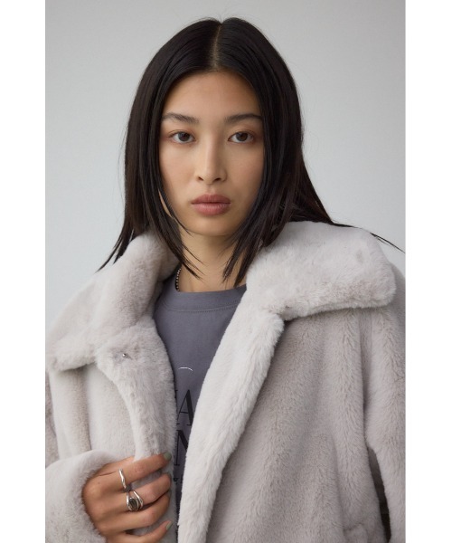 AZUL by moussy（アズールバイマウジー）の「スタンド2WAYファーショートコート（ブルゾン・レディース・アイボリー/ブラック/グレー/ブラウン系その他・SMALL/MEDIUM）」の9枚目の写真
