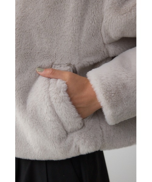 AZUL by moussy（アズールバイマウジー）の「スタンド2WAYファーショートコート（ブルゾン・レディース・アイボリー/ブラック/グレー/ブラウン系その他・SMALL/MEDIUM）」の18枚目の写真