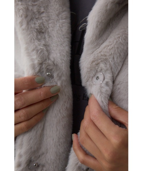 AZUL by moussy（アズールバイマウジー）の「スタンド2WAYファーショートコート（ブルゾン・レディース・アイボリー/ブラック/グレー/ブラウン系その他・SMALL/MEDIUM）」の20枚目の写真