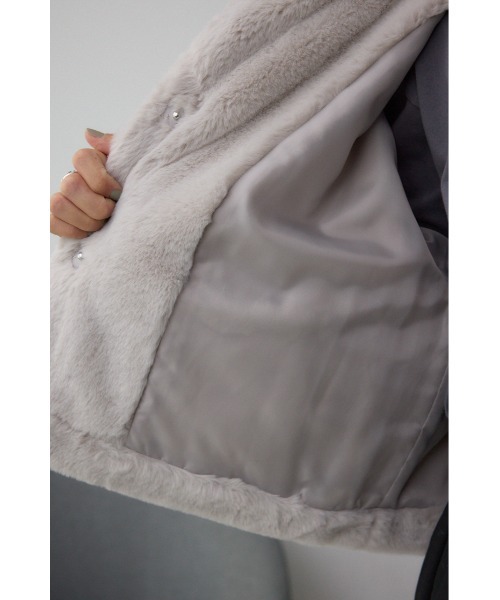 AZUL by moussy（アズールバイマウジー）の「スタンド2WAYファーショートコート（ブルゾン・レディース・アイボリー/ブラック/グレー/ブラウン系その他・SMALL/MEDIUM）」の21枚目の写真