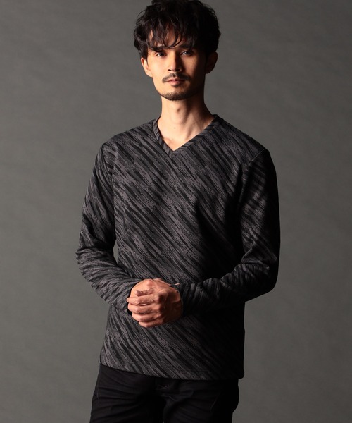 NICOLE CLUB FOR MEN（ニコルクラブフォーメン）の「バイアスブリスタージャカード Vネックプルオーバー（Tシャツ/カットソー・メンズ・ブルー系/ホワイト系その他/チャコールグレー×ブラック/ホワイト系・X-LARGE/LARGE/MEDIUM）」の3枚目の写真