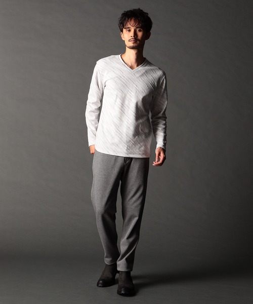 NICOLE CLUB FOR MEN（ニコルクラブフォーメン）の「バイアスブリスタージャカード Vネックプルオーバー（Tシャツ/カットソー・メンズ・ブルー系/ホワイト系その他/チャコールグレー×ブラック/ホワイト系・X-LARGE/LARGE/MEDIUM）」の5枚目の写真