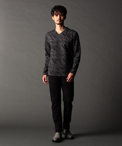 NICOLE CLUB FOR MEN（ニコルクラブフォーメン）の「バイアスブリスタージャカード Vネックプルオーバー（Tシャツ/カットソー・メンズ・ブルー系/ホワイト系その他/チャコールグレー×ブラック/ホワイト系・X-LARGE/LARGE/MEDIUM）」の6枚目の写真