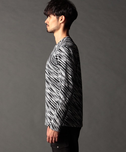 NICOLE CLUB FOR MEN（ニコルクラブフォーメン）の「バイアスブリスタージャカード Vネックプルオーバー（Tシャツ/カットソー・メンズ・ブルー系/ホワイト系その他/チャコールグレー×ブラック/ホワイト系・X-LARGE/LARGE/MEDIUM）」の9枚目の写真
