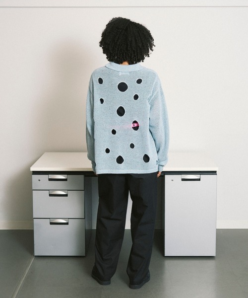 PHINGERIN（フィンガリン）の「HOLE KNIT SKIPPER（ニット/セーター・メンズ・ブラック/ブラウン/サックスブルー・L）」の6枚目の写真