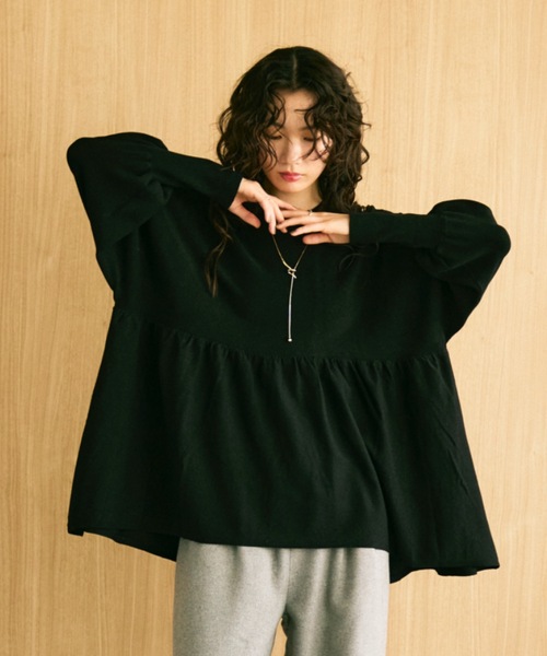 Lutim by u(ルチバイユー)の「Peplum knit volume top / ペプラムニットボリュームトップス(ニット/セーター・レディース・チャコールグレー/ナチュラル/ブラック・FREE)」の4枚目の写真