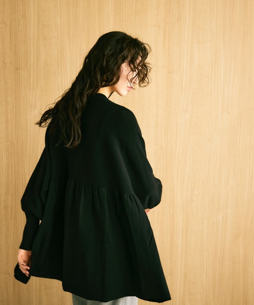 Lutim by u(ルチバイユー)の「Peplum knit volume top / ペプラムニットボリュームトップス(ニット/セーター・レディース・チャコールグレー/ナチュラル/ブラック・FREE)」の5枚目の写真