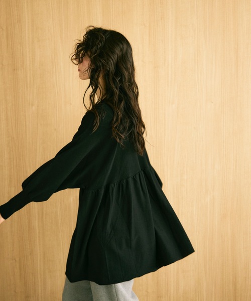 Lutim by u(ルチバイユー)の「Peplum knit volume top / ペプラムニットボリュームトップス(ニット/セーター・レディース・チャコールグレー/ナチュラル/ブラック・FREE)」の6枚目の写真