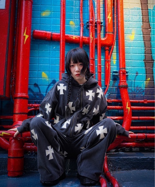 L.H.P（エルエイチピー）の「UNKNOWNLONDON/アンノウンロンドン/LHP別注 Leather Cross Zip Hoodie（パーカー・レディース・ホワイト/ブラック・M/L/XL）」の17枚目の写真