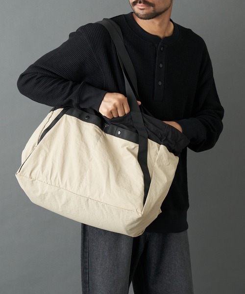 COLONY 2139（コロニートゥーワンスリーナイン）の「超軽量290g 撥水ポケッタブルラージトートバッグ（トートバッグ・メンズ・ベージュ/ブラック・FREE）」の2枚目の写真