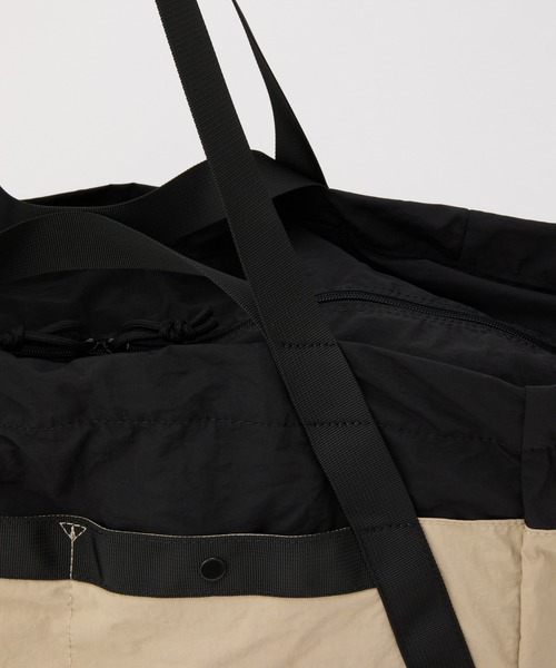 COLONY 2139（コロニートゥーワンスリーナイン）の「超軽量290g 撥水ポケッタブルラージトートバッグ（トートバッグ・メンズ・ベージュ/ブラック・FREE）」の7枚目の写真