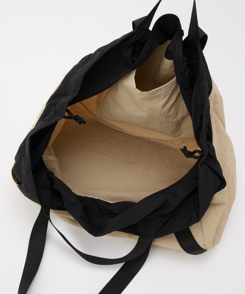 COLONY 2139（コロニートゥーワンスリーナイン）の「超軽量290g 撥水ポケッタブルラージトートバッグ（トートバッグ・メンズ・ベージュ/ブラック・FREE）」の17枚目の写真