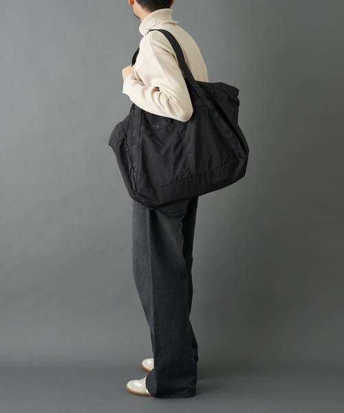 COLONY 2139（コロニートゥーワンスリーナイン）の「超軽量290g 撥水ポケッタブルラージトートバッグ（トートバッグ・メンズ・ベージュ/ブラック・FREE）」の9枚目の写真