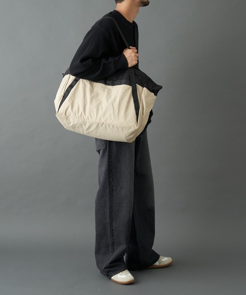 COLONY 2139（コロニートゥーワンスリーナイン）の「超軽量290g 撥水ポケッタブルラージトートバッグ（トートバッグ・メンズ・ベージュ/ブラック・FREE）」の14枚目の写真