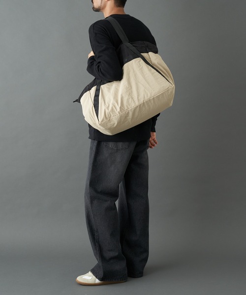 COLONY 2139（コロニートゥーワンスリーナイン）の「超軽量290g 撥水ポケッタブルラージトートバッグ（トートバッグ・メンズ・ベージュ/ブラック・FREE）」の11枚目の写真