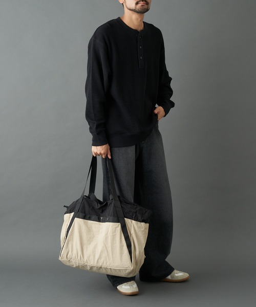 COLONY 2139（コロニートゥーワンスリーナイン）の「超軽量290g 撥水ポケッタブルラージトートバッグ（トートバッグ・メンズ・ベージュ/ブラック・FREE）」の6枚目の写真