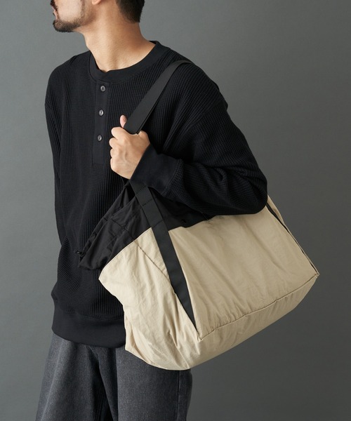 COLONY 2139（コロニートゥーワンスリーナイン）の「超軽量290g 撥水ポケッタブルラージトートバッグ（トートバッグ・メンズ・ベージュ/ブラック・FREE）」の13枚目の写真