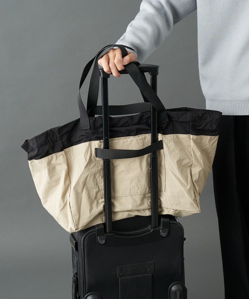 COLONY 2139（コロニートゥーワンスリーナイン）の「超軽量290g 撥水ポケッタブルラージトートバッグ（トートバッグ・メンズ・ベージュ/ブラック・FREE）」の8枚目の写真