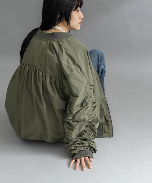 KBF(ケイビーエフ)の「『WEB/一部店舗限定』BACKシャーリングMA-1(その他アウター・レディース・カーキ/ブラック・ONE)」の19枚目の写真