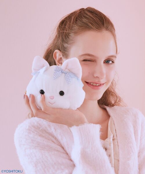 Maison de FLEUR(メゾンドフルール)の「クリーミーねこフェイスポーチ(ポーチ・レディース・ホワイト・FREE)」の2枚目の写真