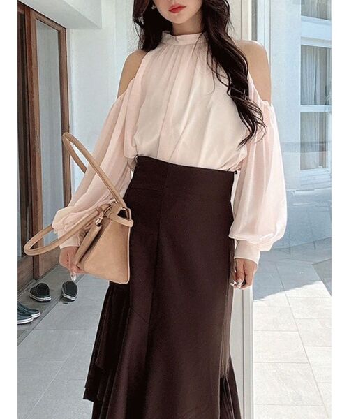 MERCURYDUO(マーキュリーデュオ)の「シフォンアメスリオフショルブラウス(シャツ/ブラウス・レディース・ベビーピンク/オフホワイト/ライトグレー・FREE)」の1枚目の写真