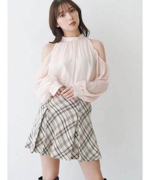 MERCURYDUO(マーキュリーデュオ)の「シフォンアメスリオフショルブラウス(シャツ/ブラウス・レディース・ベビーピンク/オフホワイト/ライトグレー・FREE)」の6枚目の写真