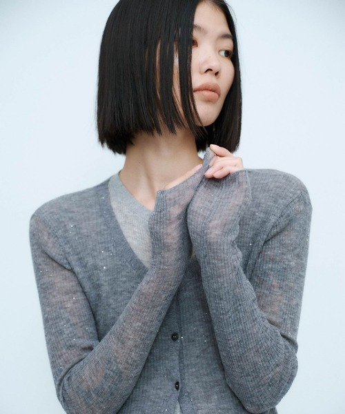 THINGS THAT MATTER(シングス ザット マター)の「SPARKLE SHEER KNIT CARDIGAN / スパークルシアーニットカーディガン(カーディガン/ボレロ・レディース・グレー/ブラック/ライトグレー・FREE)」の6枚目の写真