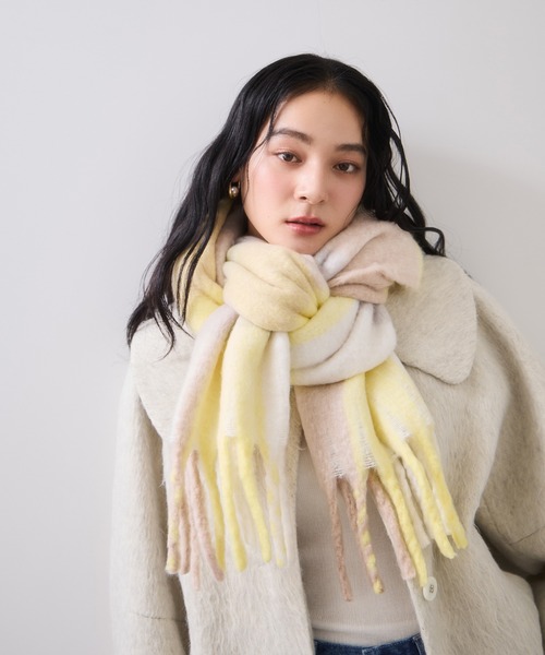 VIS（ビス）の「ふわふわフリンジチェックマフラー/静電気防止（マフラー・レディース・チャコールグレー/イエロー系その他2/ブラウン系その他3/ブルー系その他4・FREE）」の10枚目の写真